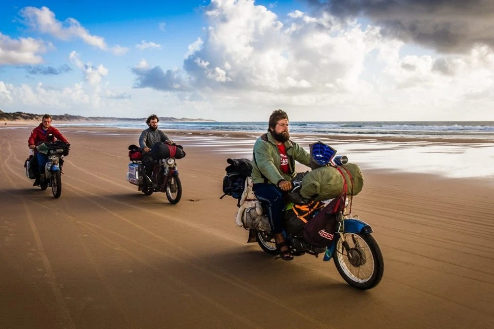 Marek Slobodník - călătorie prin Africa pe motociclete Pionýr