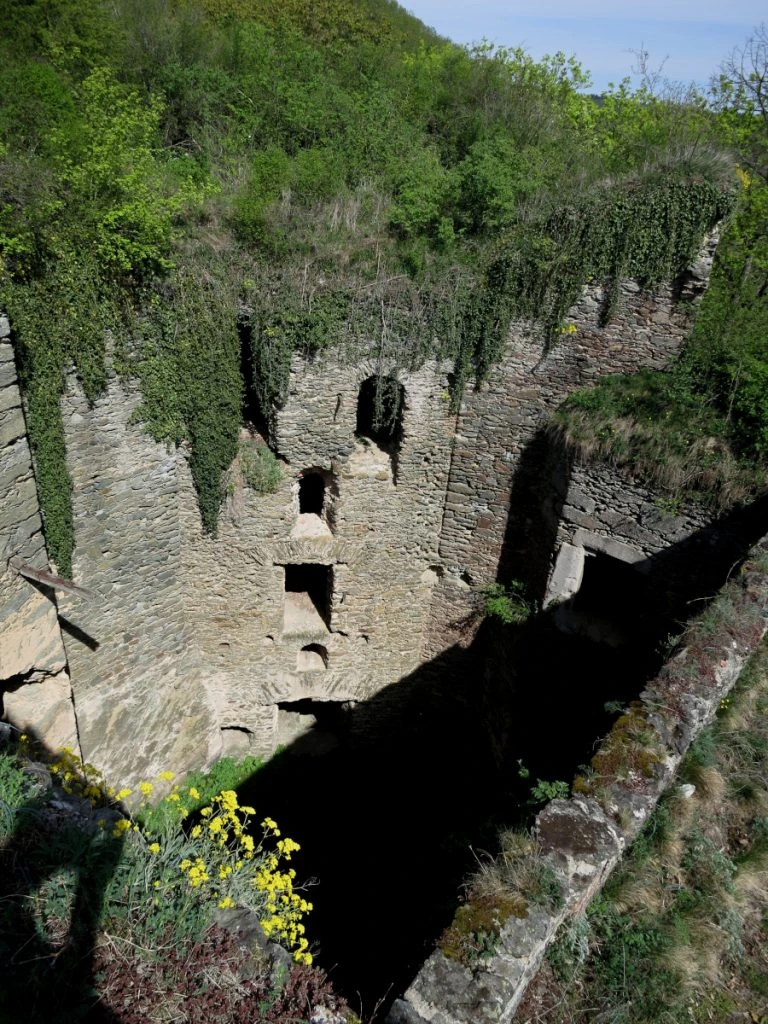 Ruinele castelului Nový hrádek