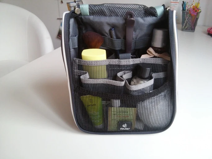 geantă cosmetică suspendabilă cu compartimente Deuter Wash Center