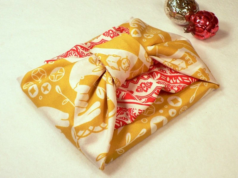 Ambalarea cadourilor în material textil