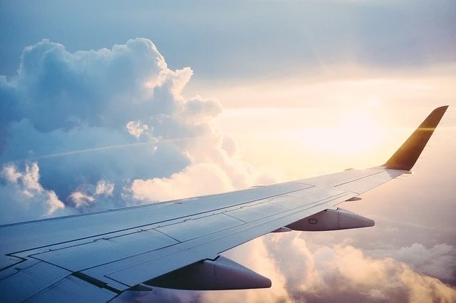 Avion și oportunități.