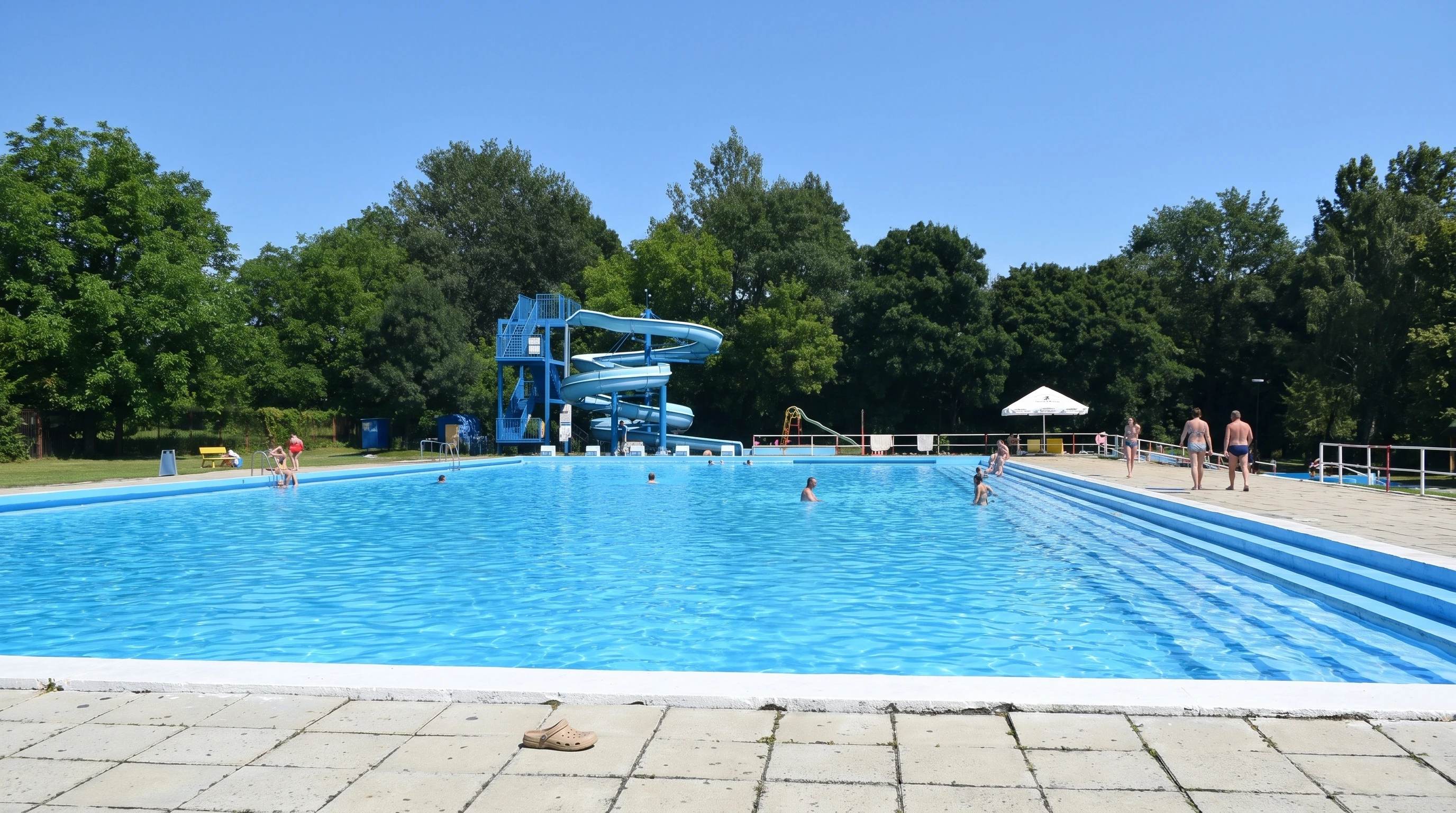 Piscină cu tobogan în Camp Strážnice